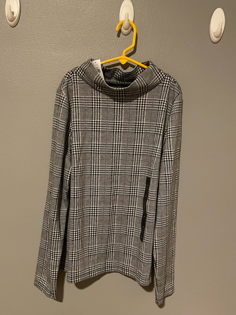 Banana Republic Factory , hounds tooth plaid, mock/funnel neck top (size XS)